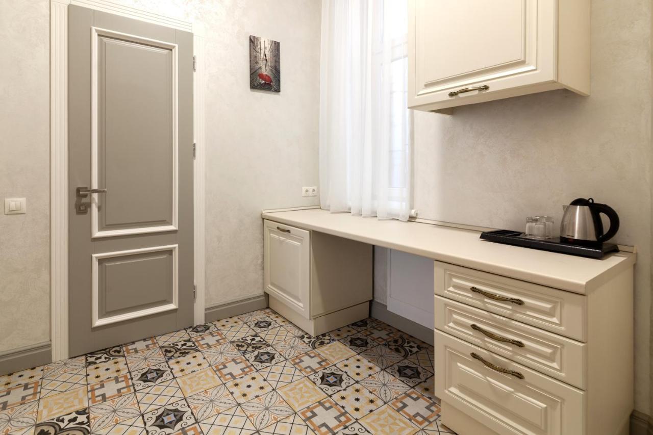 Royal Mini-Apart Hotel On Rynok Square Лвив Екстериор снимка