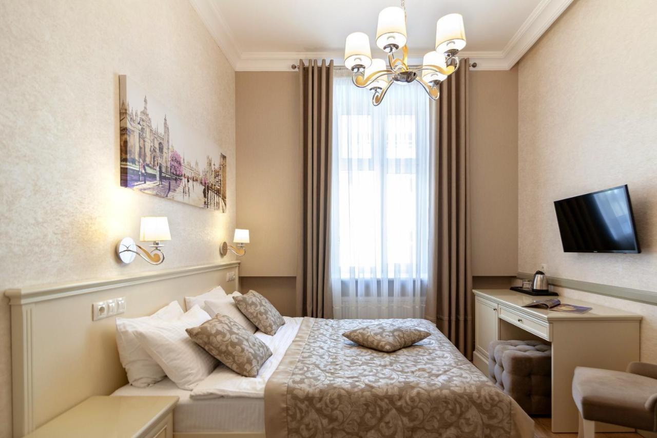 Royal Mini-Apart Hotel On Rynok Square Лвив Екстериор снимка