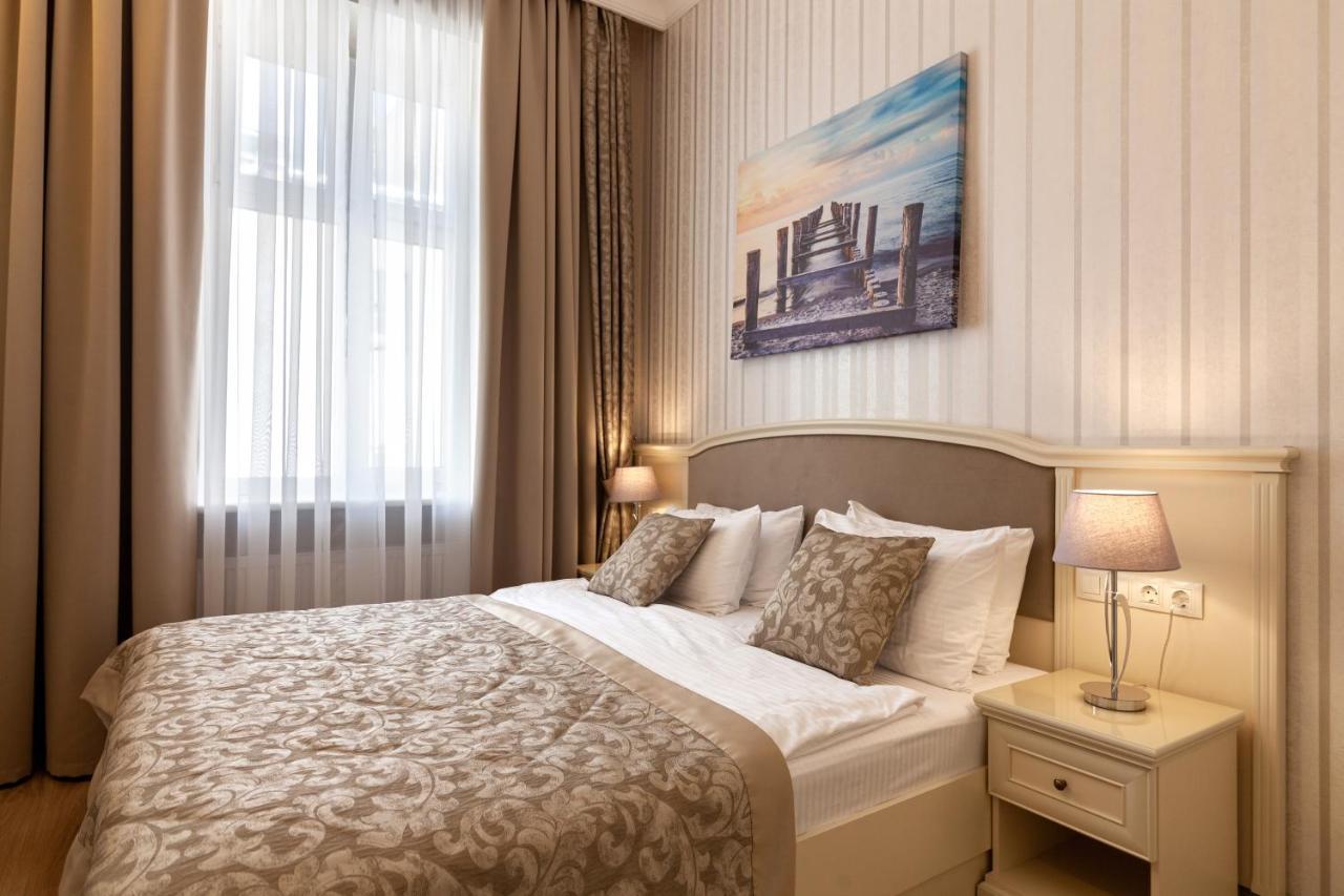 Royal Mini-Apart Hotel On Rynok Square Лвив Екстериор снимка