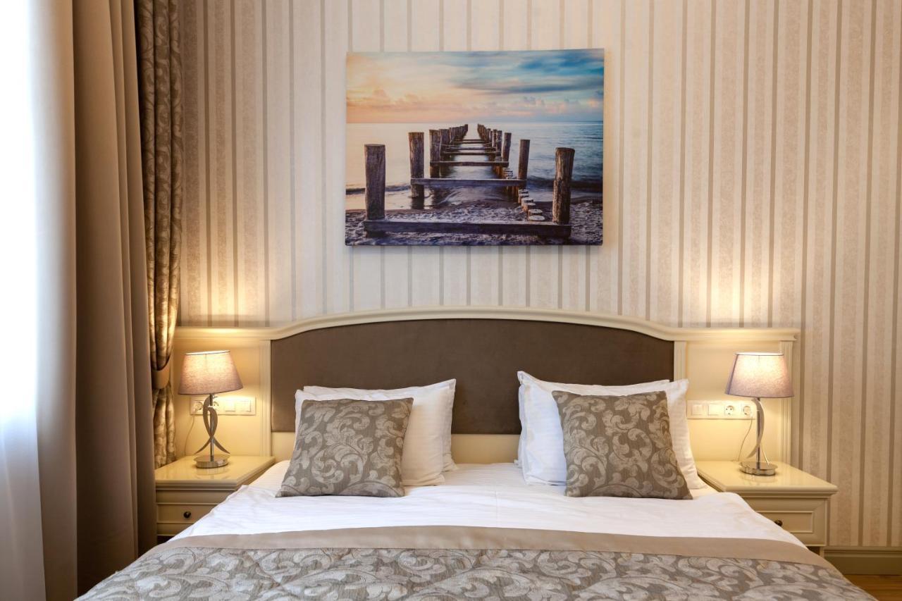 Royal Mini-Apart Hotel On Rynok Square Лвив Екстериор снимка