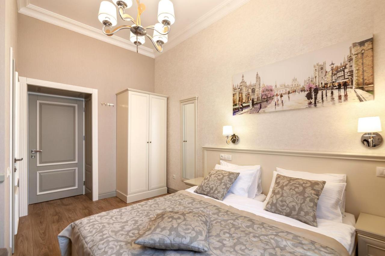 Royal Mini-Apart Hotel On Rynok Square Лвив Екстериор снимка