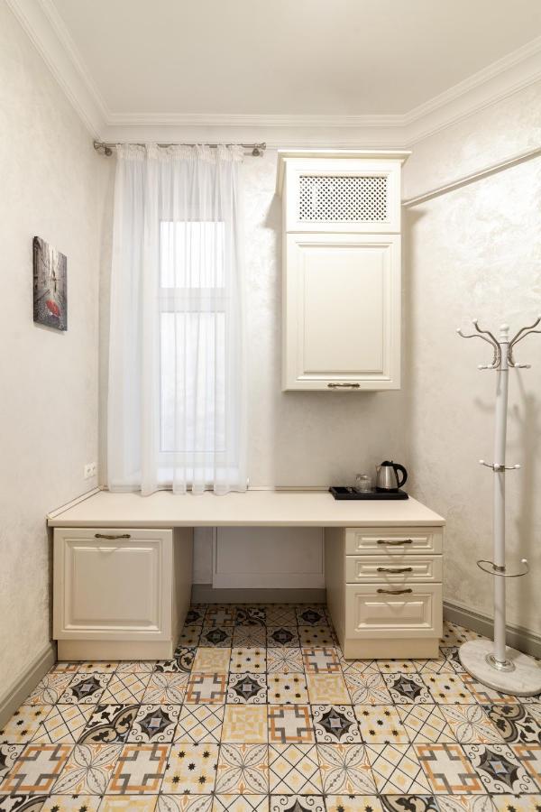 Royal Mini-Apart Hotel On Rynok Square Лвив Екстериор снимка