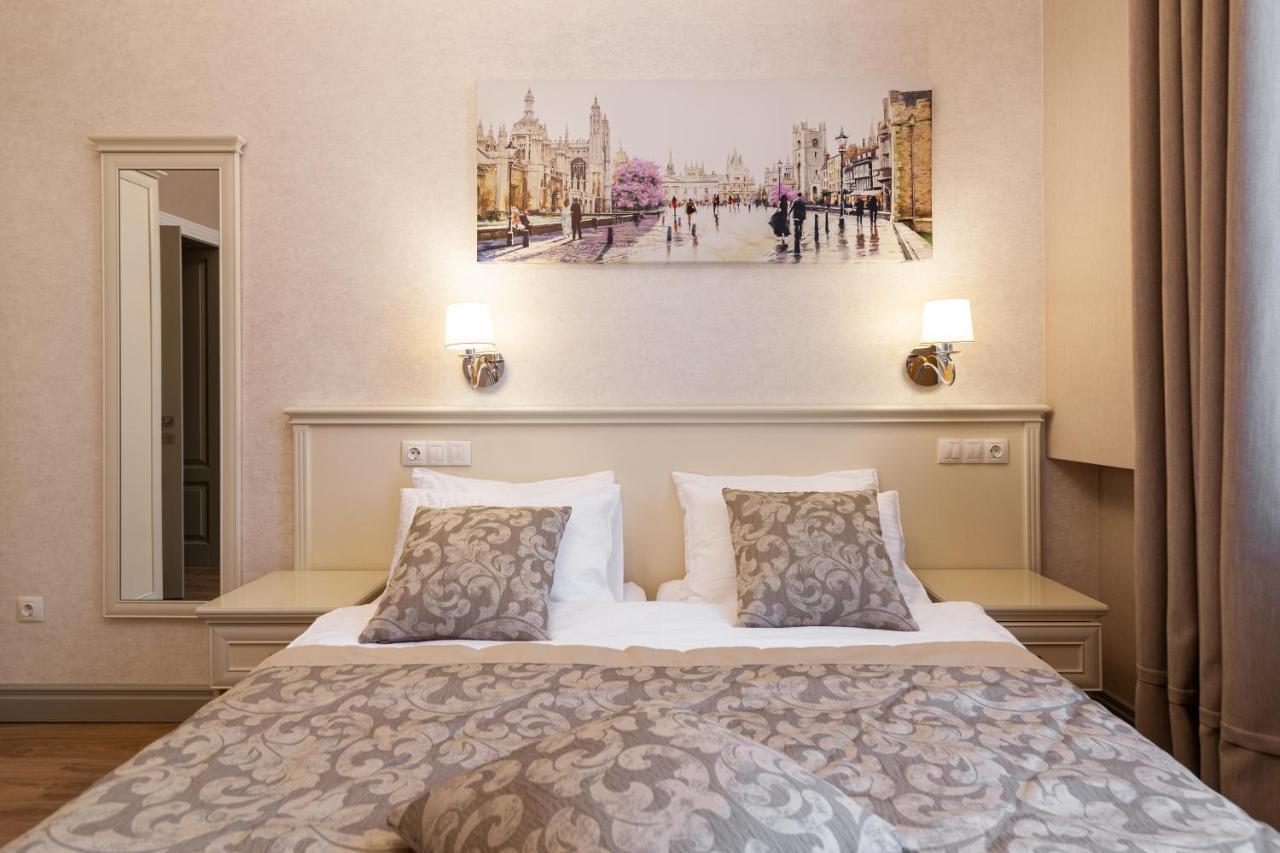 Royal Mini-Apart Hotel On Rynok Square Лвив Екстериор снимка
